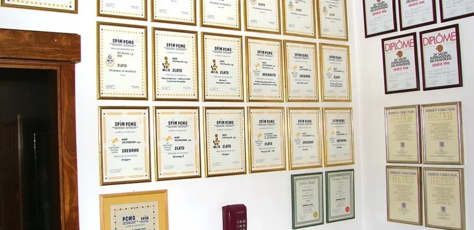 Diploma’s en certificaten verbonden aan Poznik-technologieën
